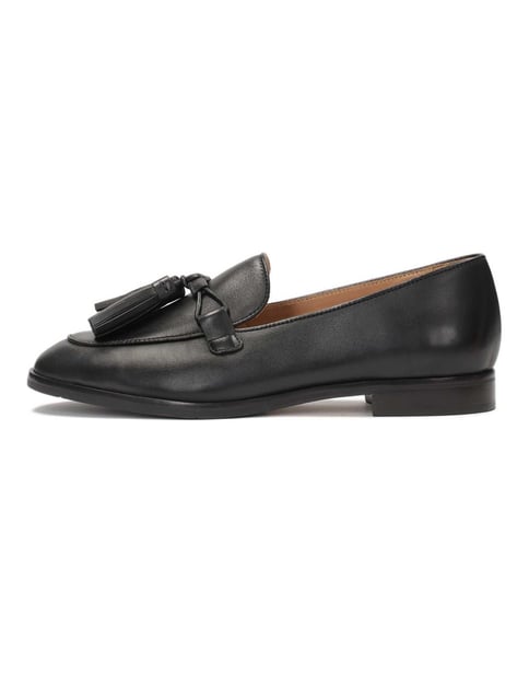 Flache Damenschuhe mit Quasten