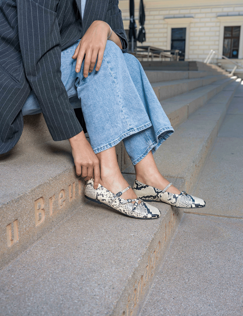 Kate-Gray-Ballerina-beige