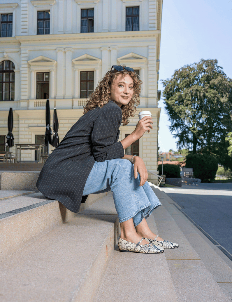 Kate-Gray-Ballerina-beige