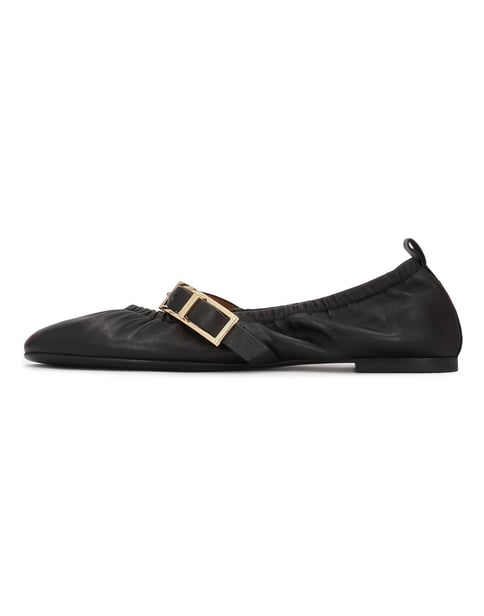 Schwarze Ballerinas mit Gummizug am Schaft