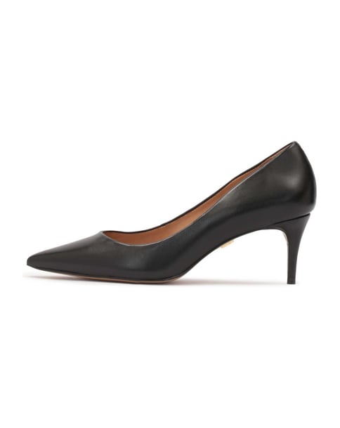 Schwarze Lederpumps mit niedrigem Absatz