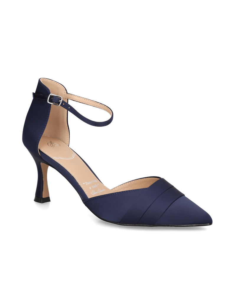 Silvia-Schneider-DANCING-PUMPS-beige