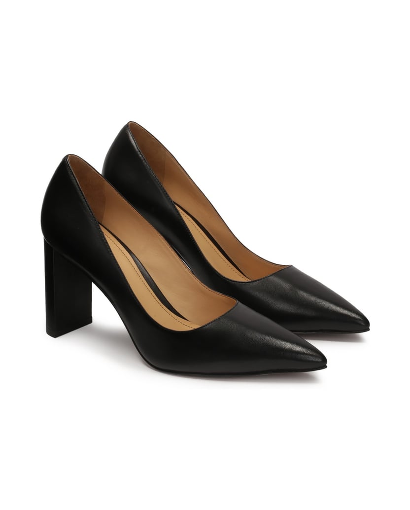 Kazar-Schwarze-Pumps-an-einem-Pfosten-schwarz