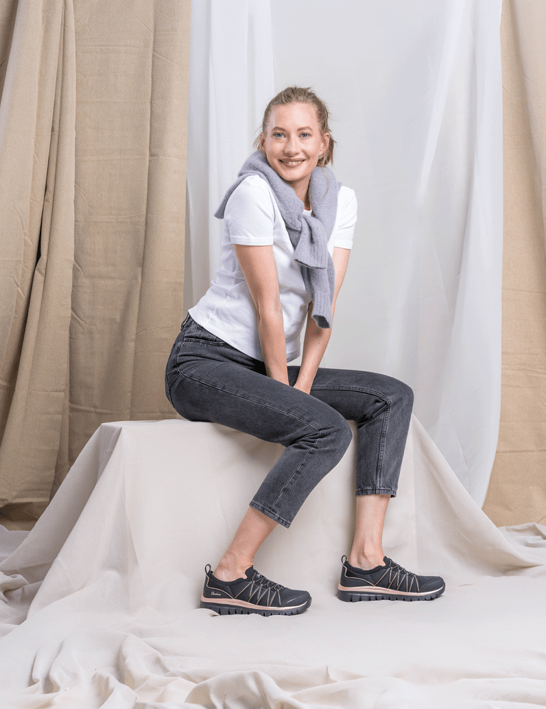 Skechers-GRACEFUL---PURECRUSH-schwarz