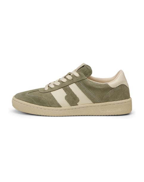 Sneaker Model Court