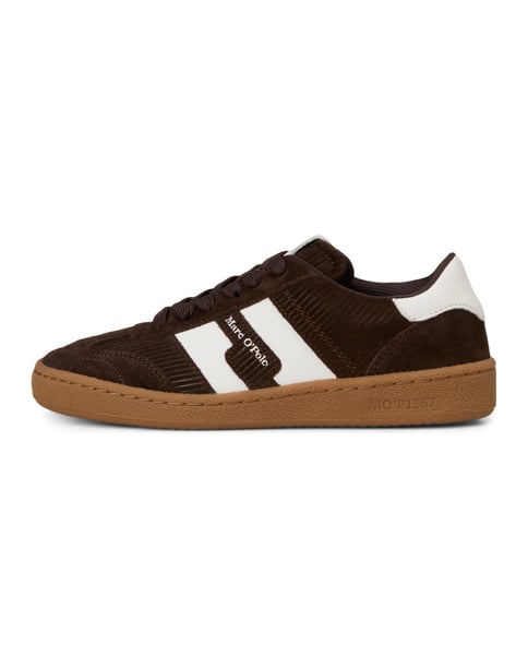 Sneaker Model Court