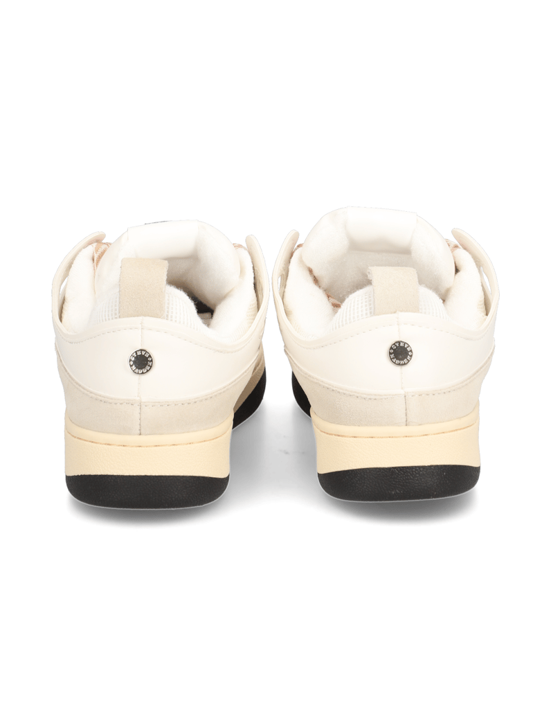 Steve-Madden-ROARING-weiss