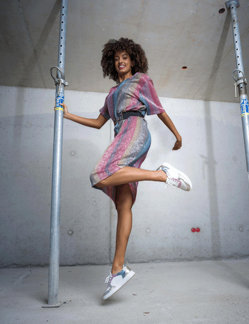 Kate-Gray-Sneaker-gold