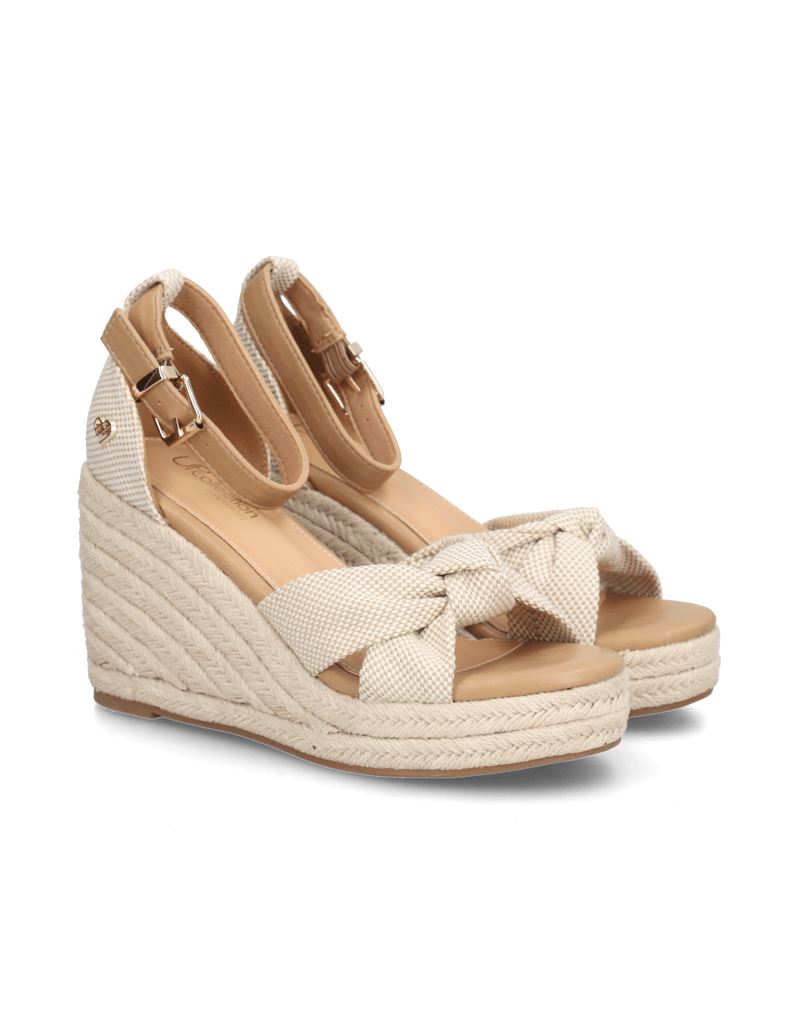 UP-collection-Keilsandale-beige