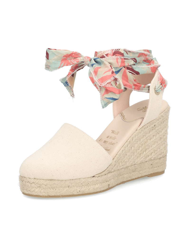 Silvia-Schneider-Keilsandale-beige