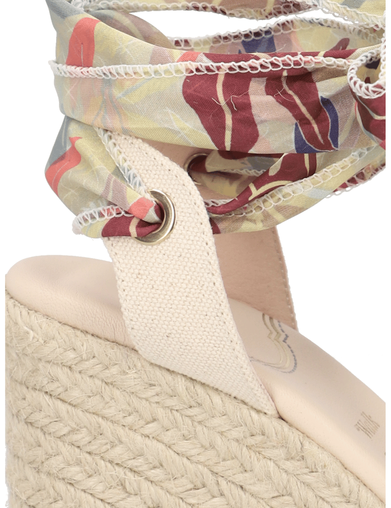 Silvia-Schneider-Keilsandale-beige