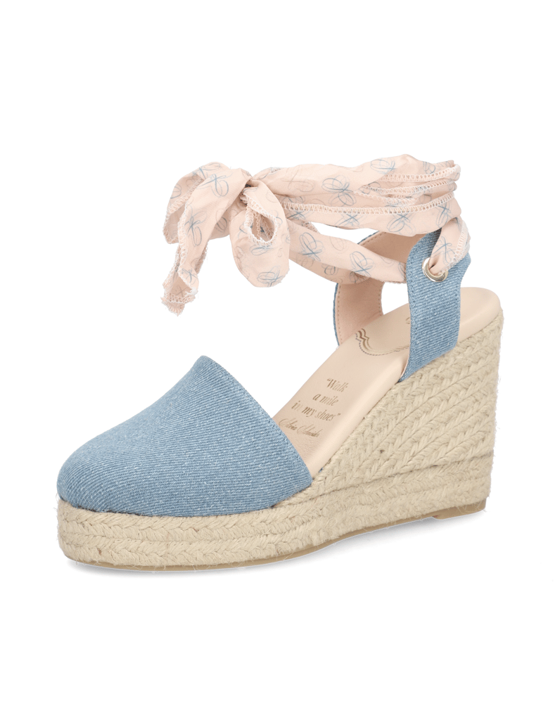 Silvia-Schneider-Keilsandale-beige