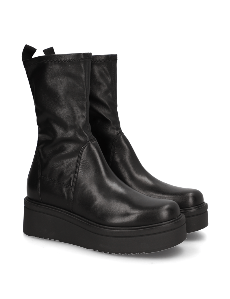 Vagabond-Shoemakers-Tara-schwarz