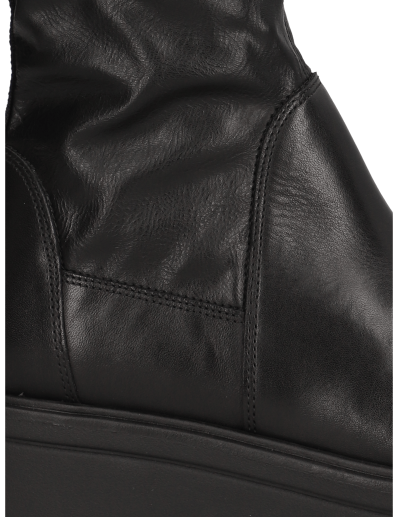Vagabond-Shoemakers-Tara-schwarz