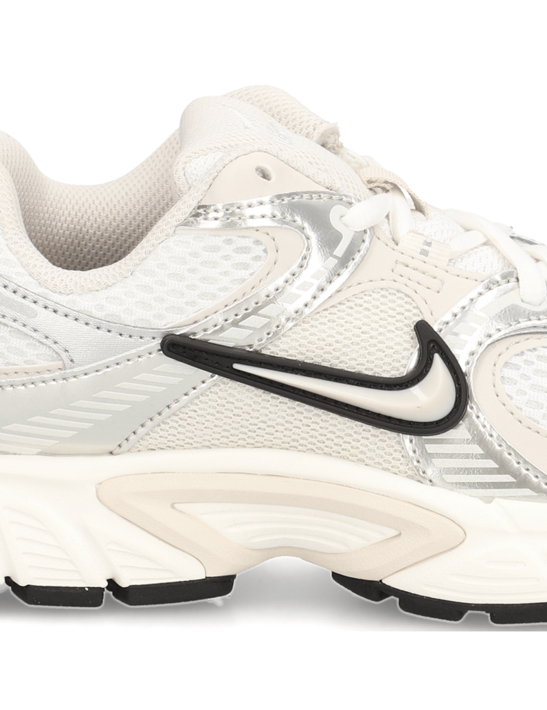 Nike-NIKE-V5-RNR-weiss