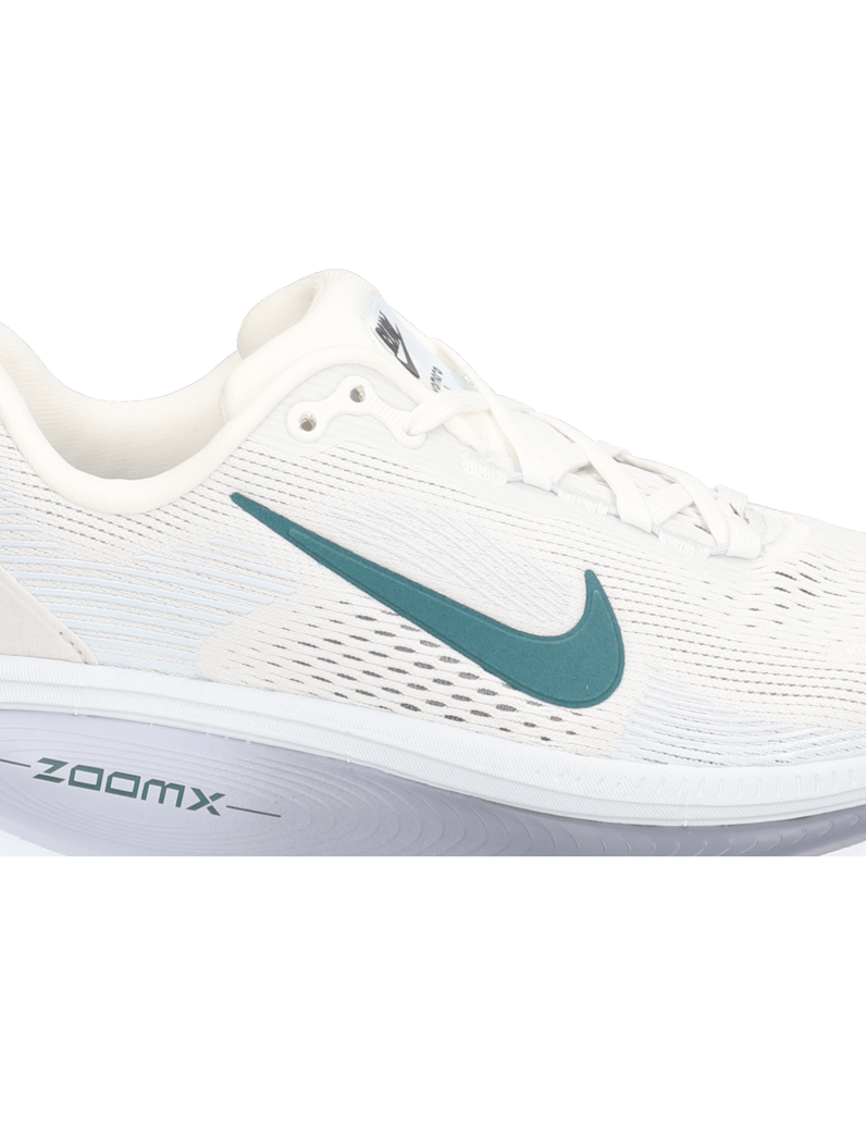 Nike-W-NIKE-VOMERO-18-weiss