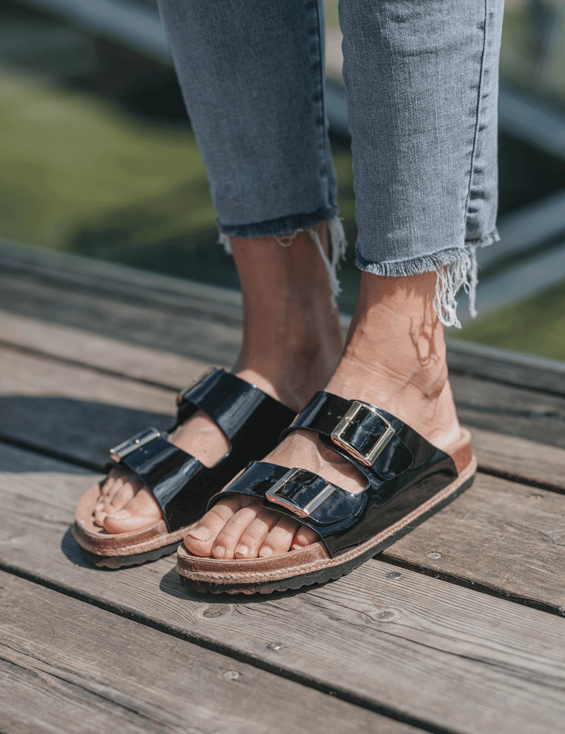 Natura-Synthetik-Lack-Hausschuh-schwarz