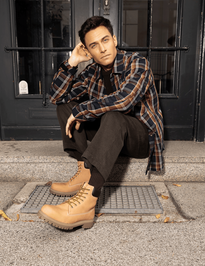 Pat-Calvin-Boot-gelb