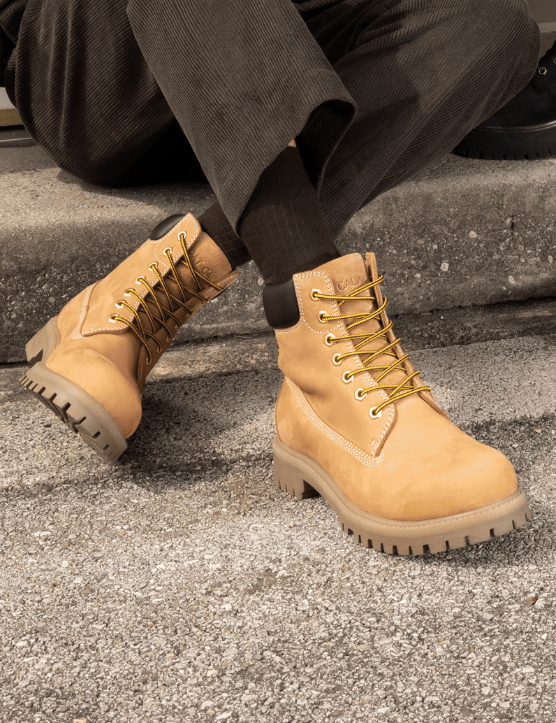 Pat-Calvin-Boot-gelb