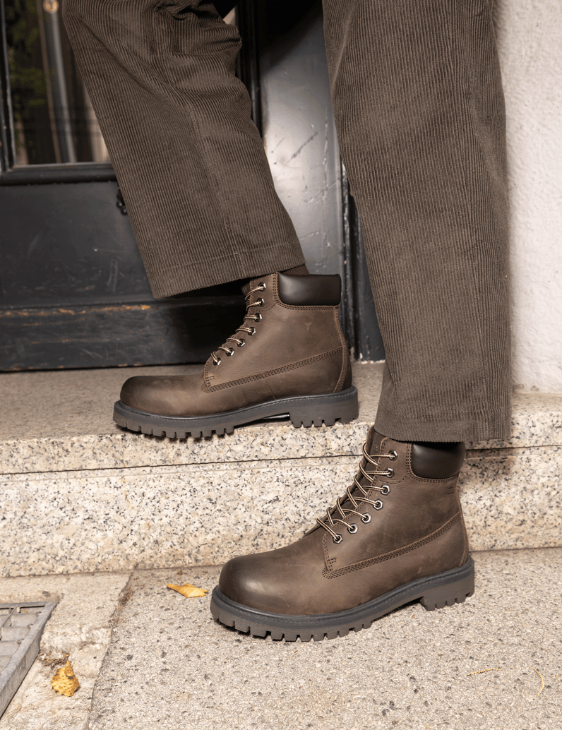 Pat-Calvin-Boot-gelb