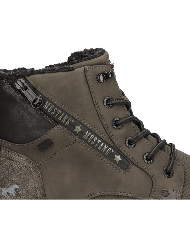 Mustang-Boot