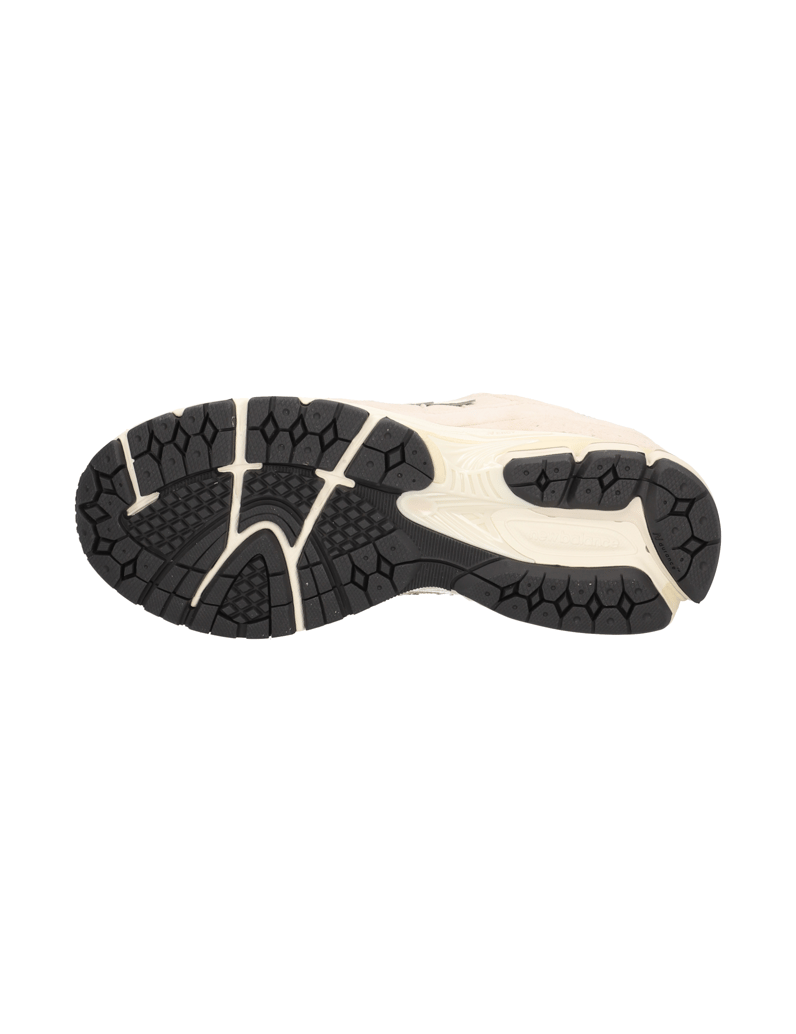 New-Balance-M2002-beige