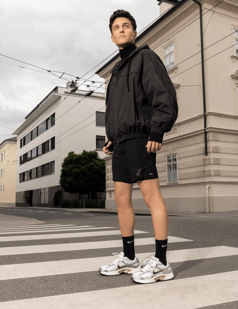 Nike-NIKE-V5-RNR-grau