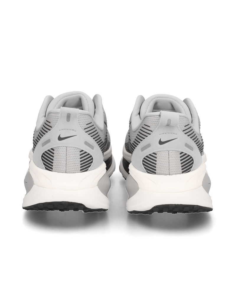 Nike-Nike-Vomero-18-weiss