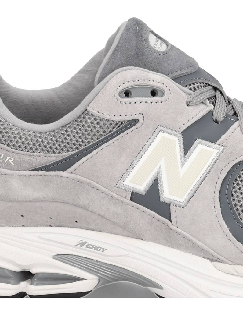 New-Balance-2002R-grau