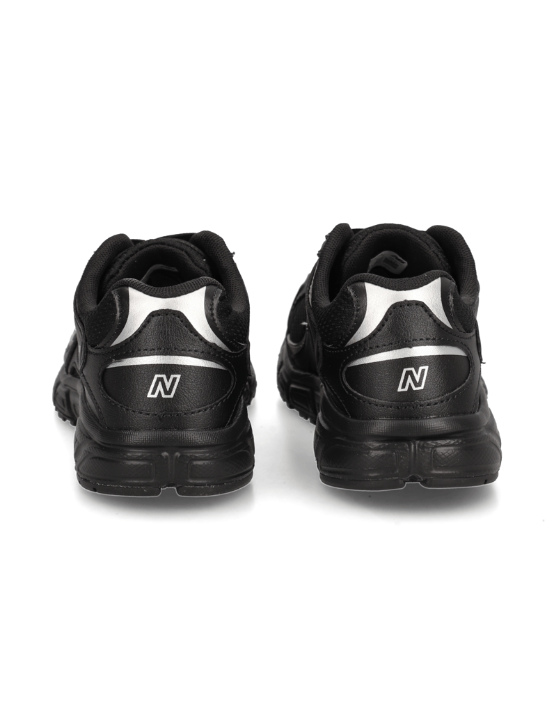 New-Balance-408-schwarz