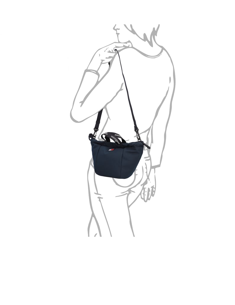 Tommy-Jeans-TJW-ESS-DAILY-MINI-TOTE-weiss