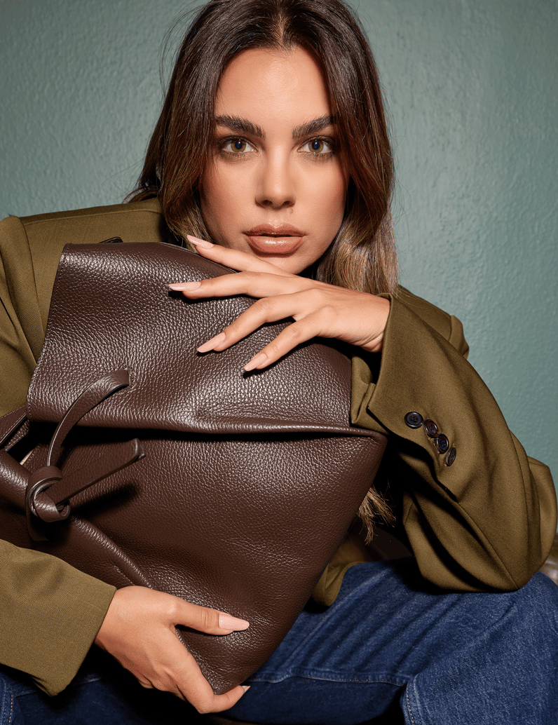 Pat-Calvin-Shopper-rot