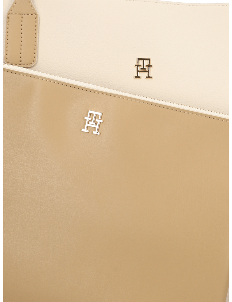 Tommy-Hilfiger-TH-DISTINCT-TOTE-beige
