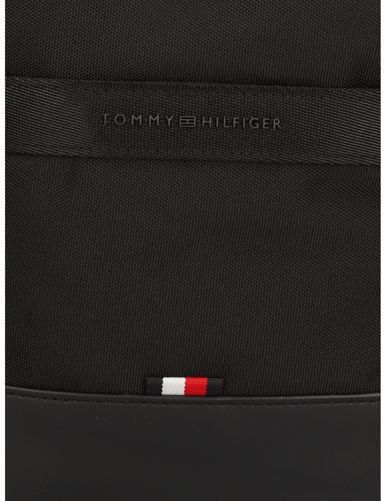 Tommy-Hilfiger-TH-NYLON-TRAVEL-MINI-REPORTER-schwarz