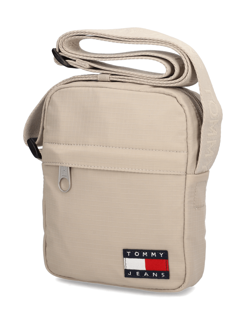 Tommy-Jeans-TJM-ESS-DAILY-RIPSTOP-REPORTER-beige
