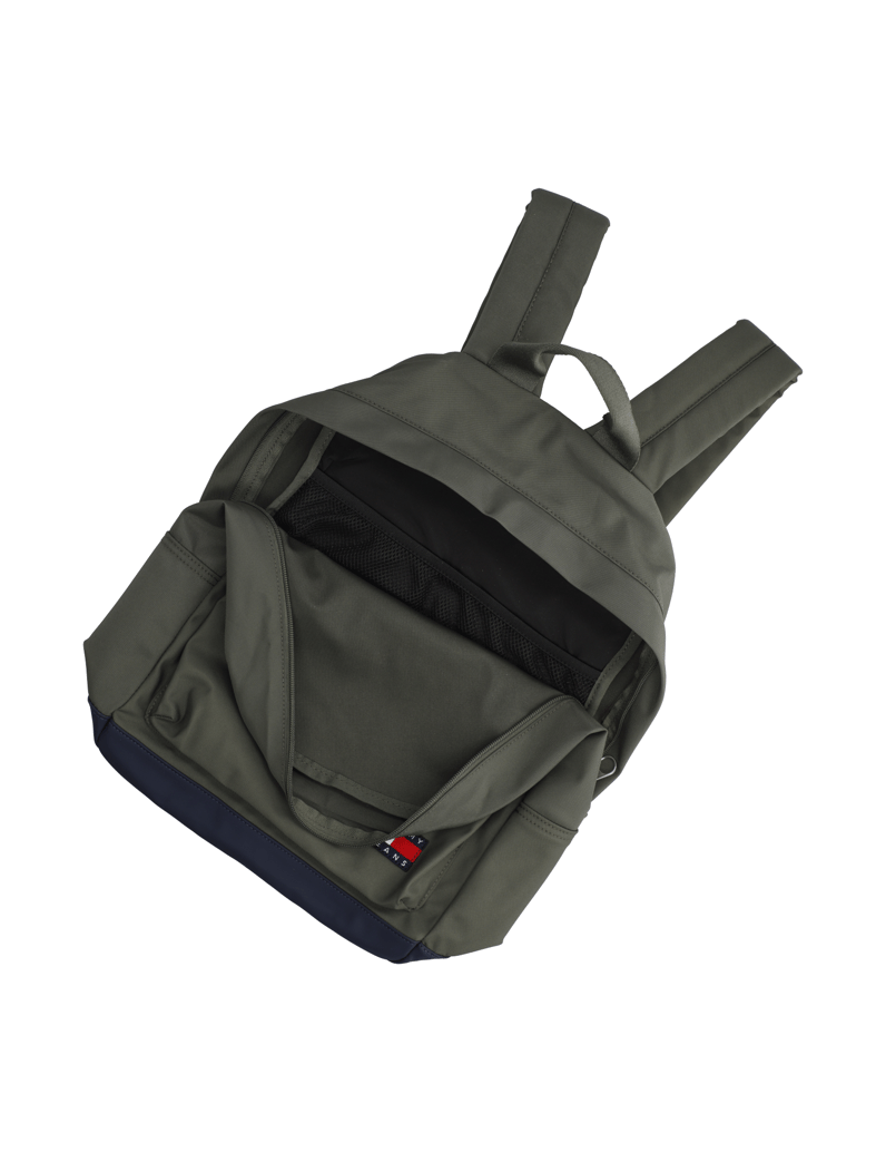 Tommy-Jeans-TJM-ESS-DAILY-DOME-BACKPACK-schwarz