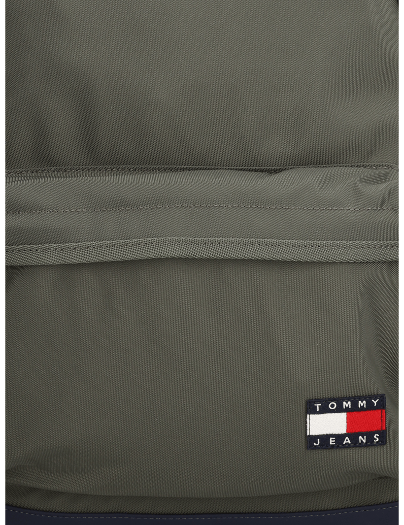 Tommy-Jeans-TJM-ESS-DAILY-DOME-BACKPACK-schwarz