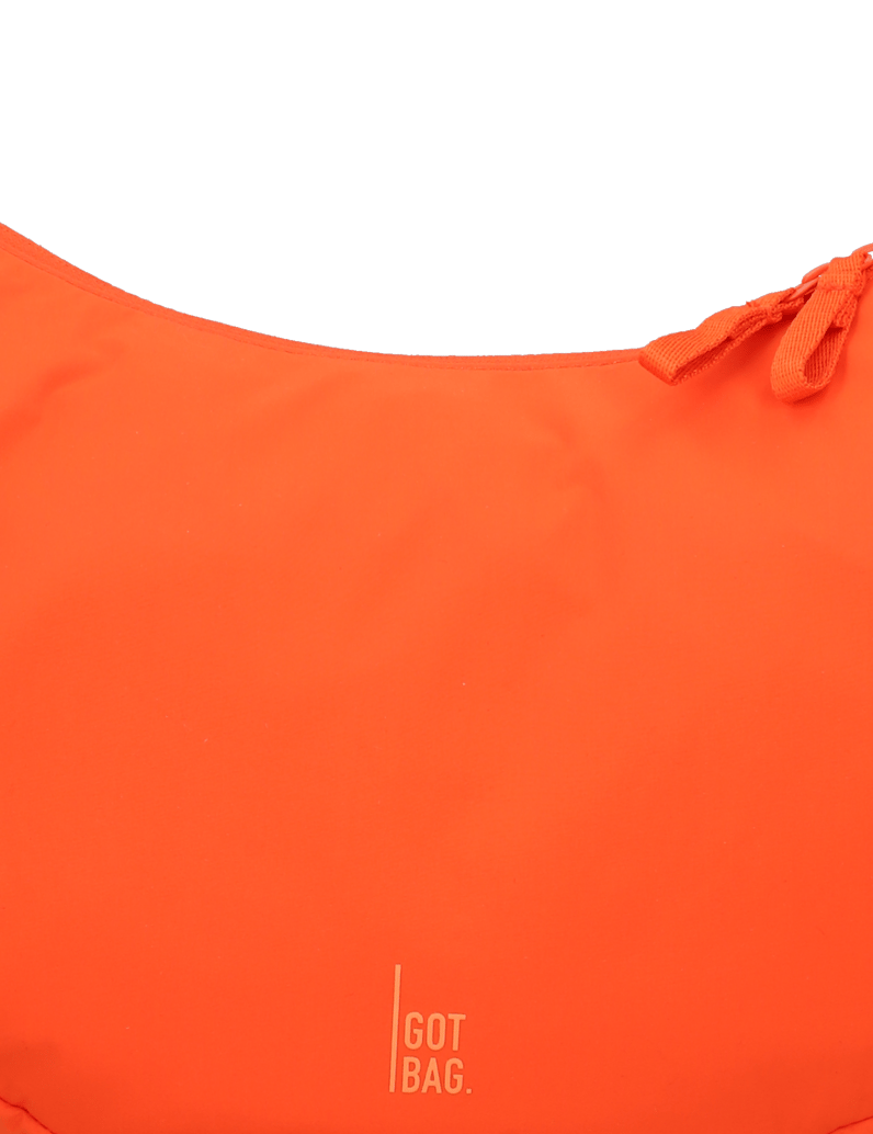 GOT-BAG-MOON-BAG-RUFFLE-MONOCHROME