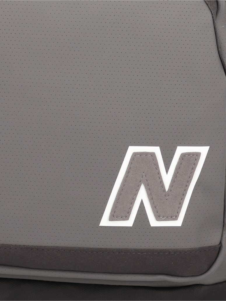New-Balance-LEGACY-BACKPACK-grau