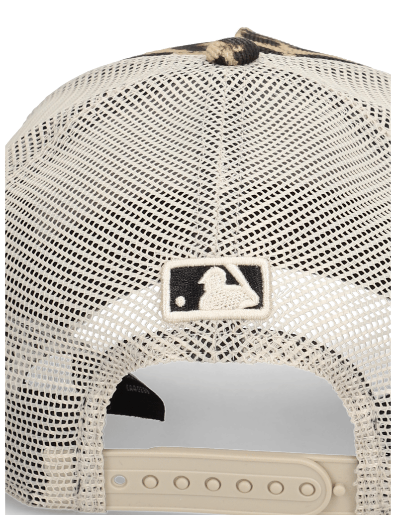 NEW-ERA-FEMALE-LEOPARD-940®MC-AF-TRUKR-beige