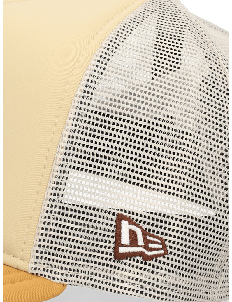 NEW-ERA-GRAPHIC-PATCH-TRUCKER-gelb