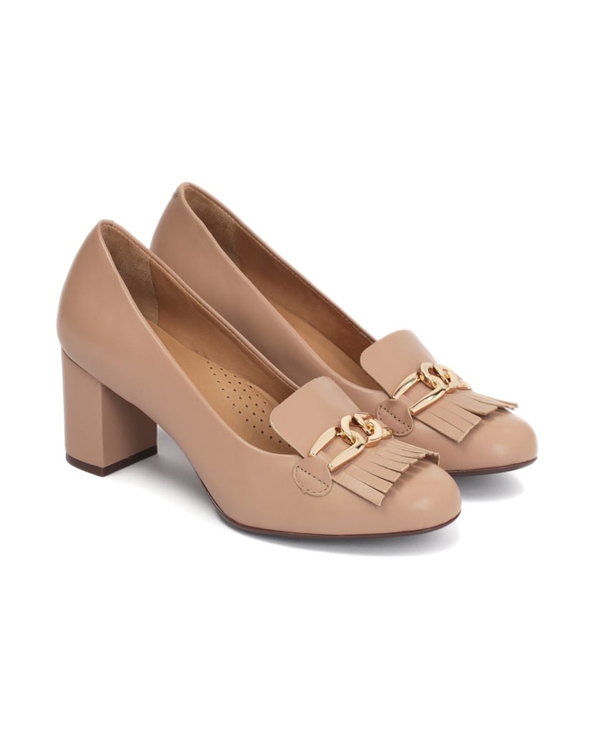 Kazar-Hellbraune-Lederpumps-mit-Troddeln-und-einer-Kette-camel