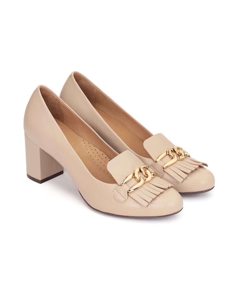 Kazar-Beigefarbene-Stiletto-Pumps-mit-Troddeln-und-einer-Kette-beige