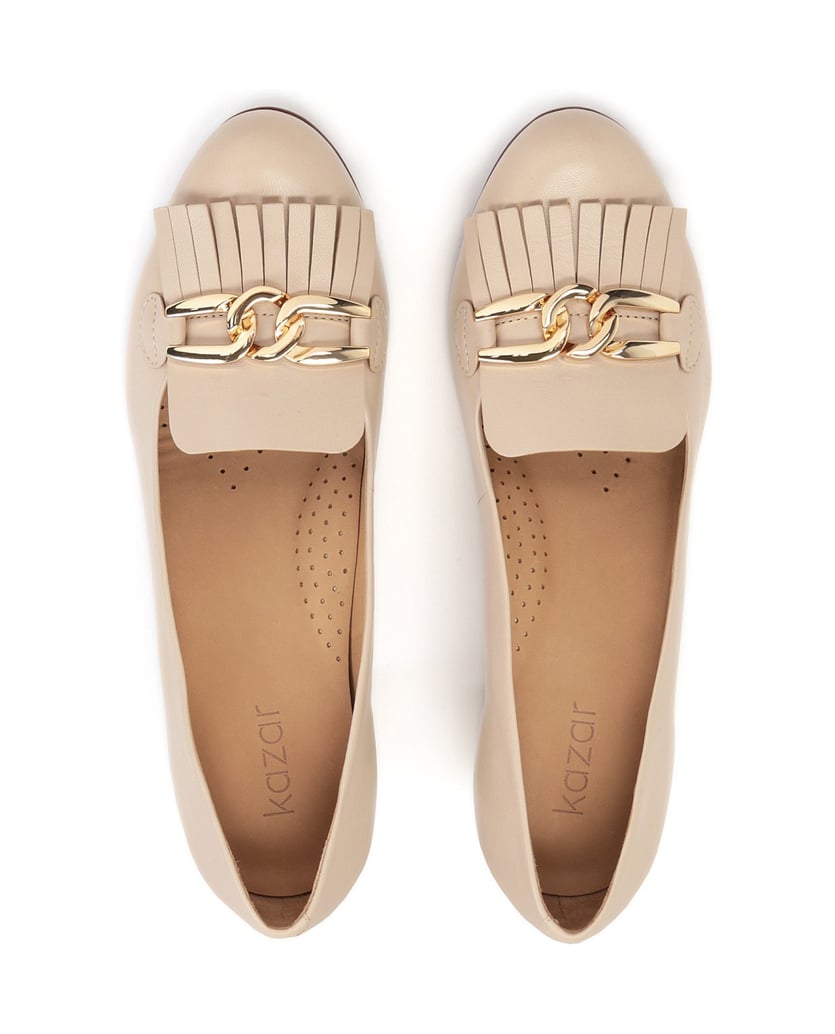 Kazar-Beigefarbene-Stiletto-Pumps-mit-Troddeln-und-einer-Kette-beige
