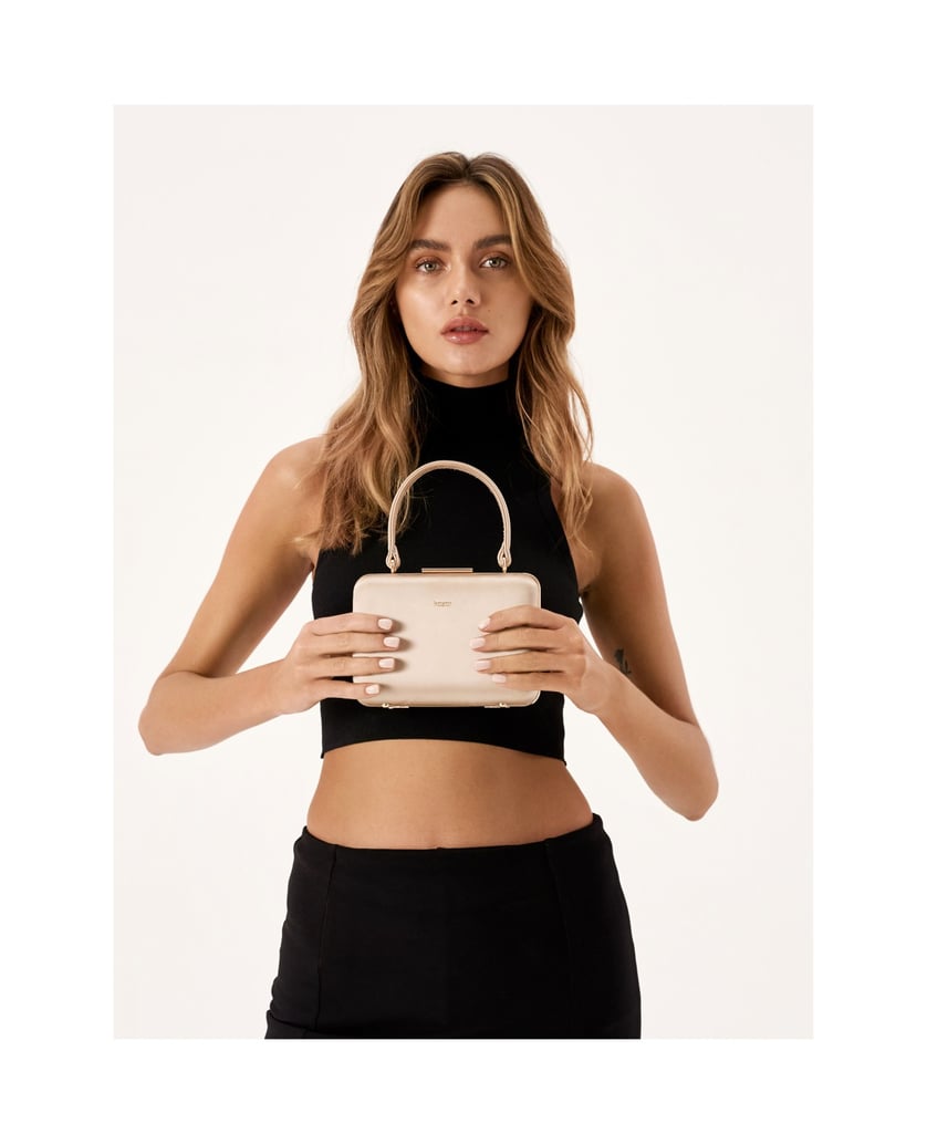 Kazar-Steife-Ledertasche-mit-Henkel-und-Kette-beige