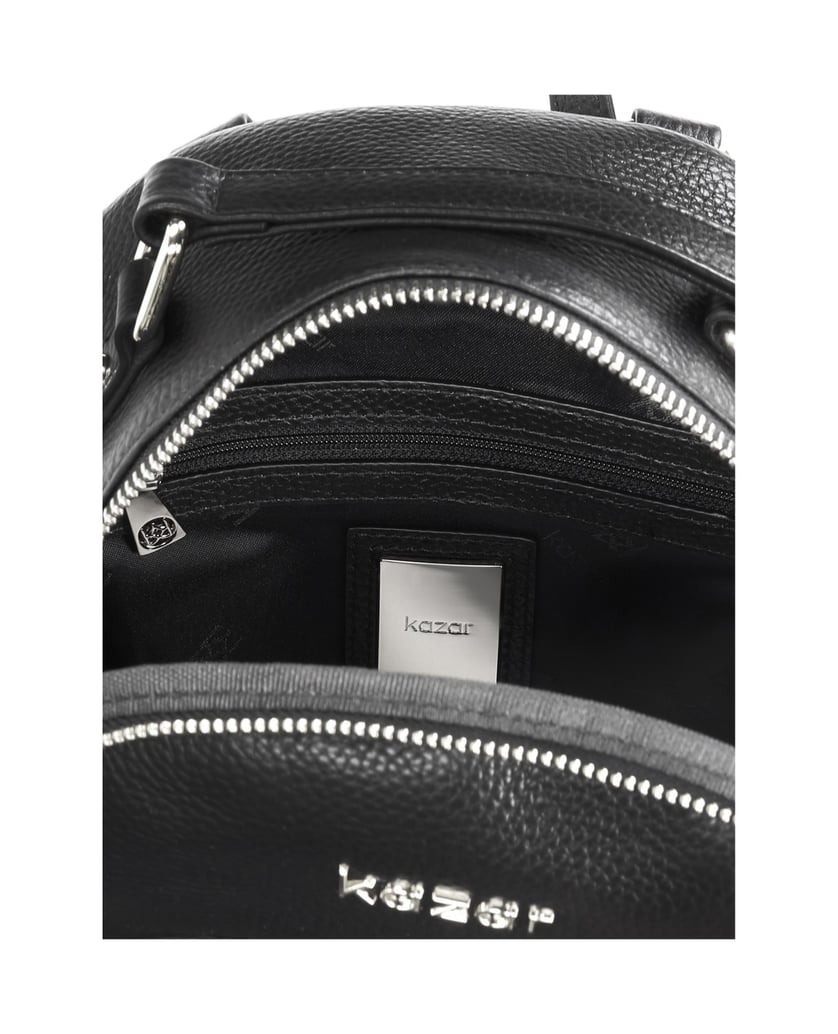 Kazar-Schwarzer-Lederrucksack-im-urbanen-Stil