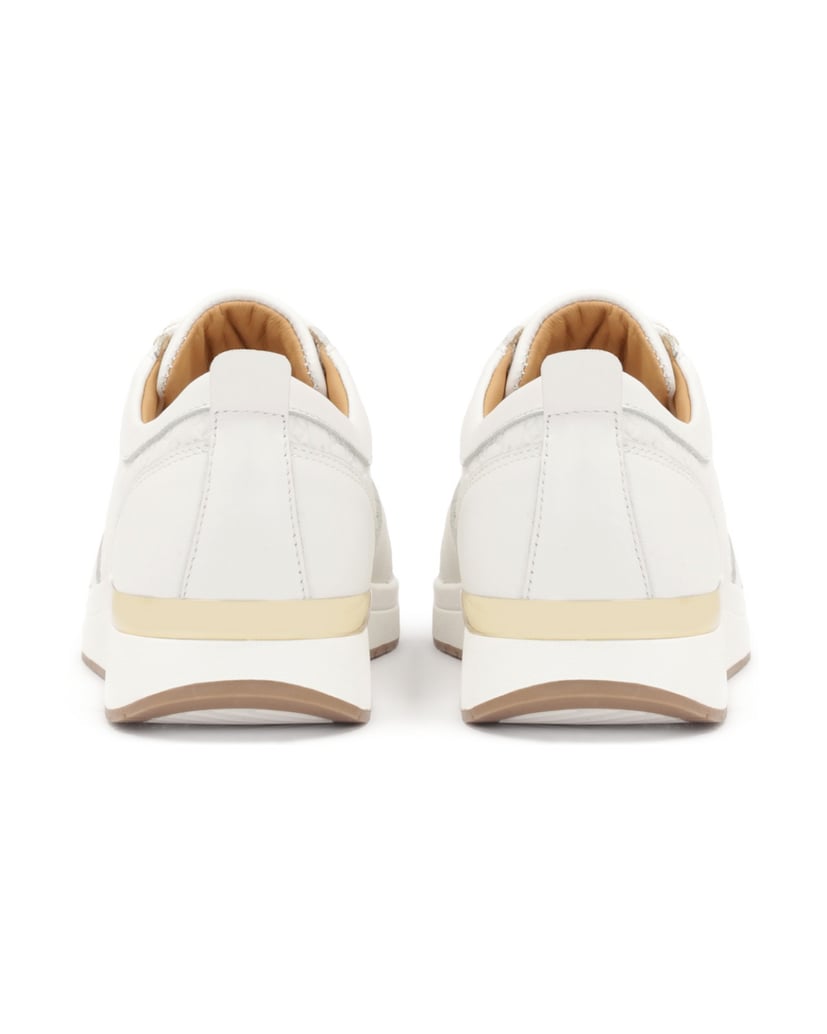 Kazar-Weiße-Turnschuhe-auf-einer-erhöhten-Sohl-weiss