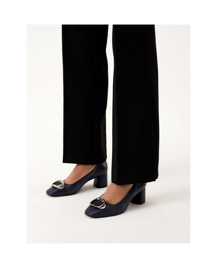 Kazar-Marineblaue-Lederpumps-mit-Metallverzierungen-dunkelblau