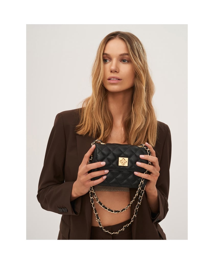 Kazar-Gesteppte-kleine-Ledertasche-mit-einer-Kette-schwarz