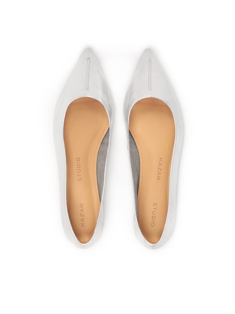 Kazar-Studio-Silberne-Ballerinas-mit-Nähten-auf-dem-S